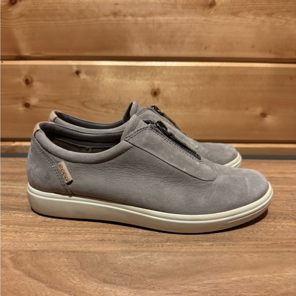 Like New Ecco Soft 7 Zip Leather Sneaker Women's Warm Grey - US Size 5 / EU 36 - Picture 5 of 10